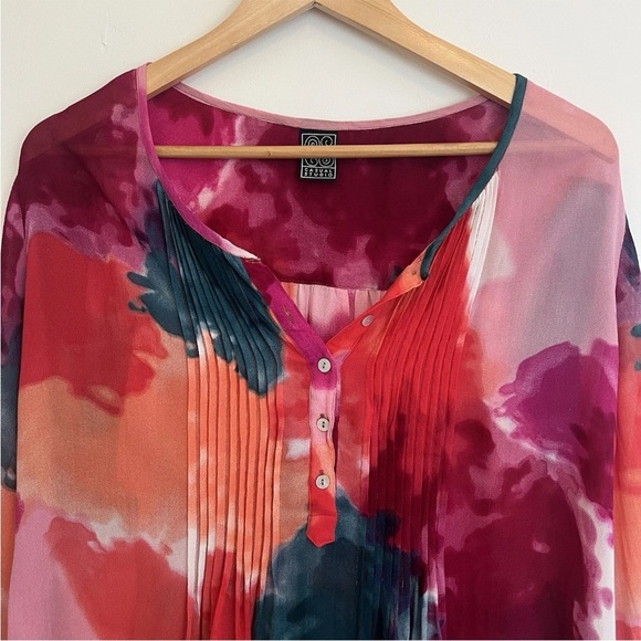 Red and Pink Pleated 3/4 Sleeve Blouse - Picture 2 of 10